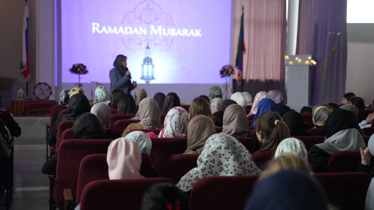 В преддверии месяца Рамадан в Гуманитарно-педагогическом колледже состоялся праздничный Мавлид для студенток